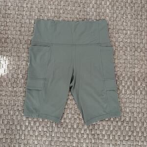 Athleta Salutation Stash Cargo 9” Shorts Women’s Size Small Green With Pockets